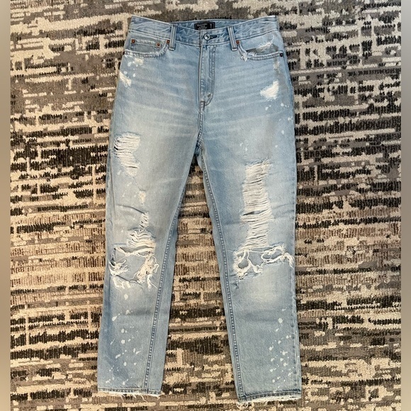 Abercrombie & Finch | Highrise Distressed Girlfriend Jean Light Wash Cotton - Picture 4 of 10